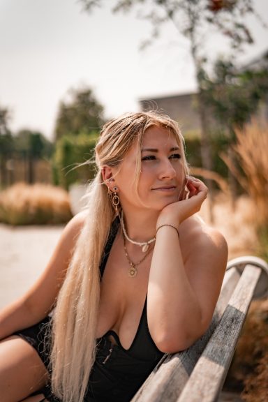 Model Blonde Portrait Sommer Fotografie Bank Sonnenschein